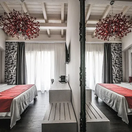 Hotel La Compagnia Del Viaggiatore 3*